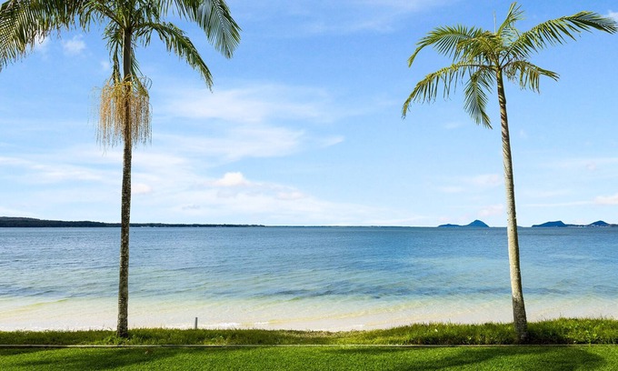 Soldiers Point Casa | Encore Five Nine - Luxurious Absolute Beach-front Apartment