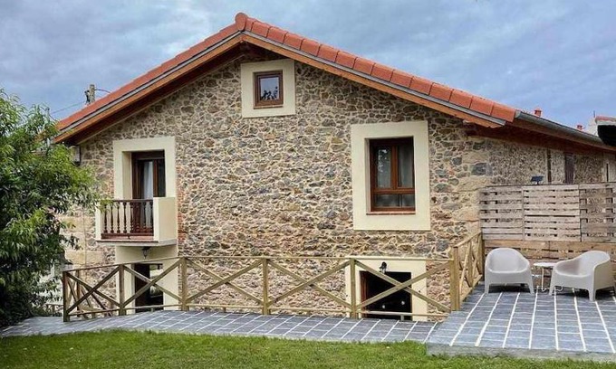 Alfoz de Lloredo Chalet De Esquí | Encuentra el norte en la "Casa del buen camino"