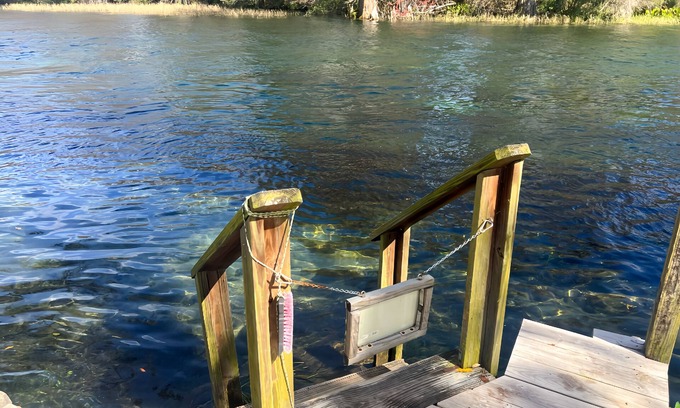 Dunnellon Cabina | End of the Rainbow Retreat!3-Bed Home on Rainbow River: Kayaks, Games, and more!