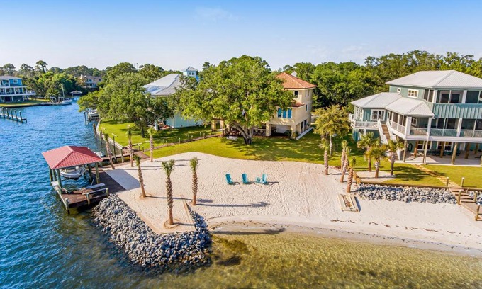 Gulf Breeze Casa | End of the Road