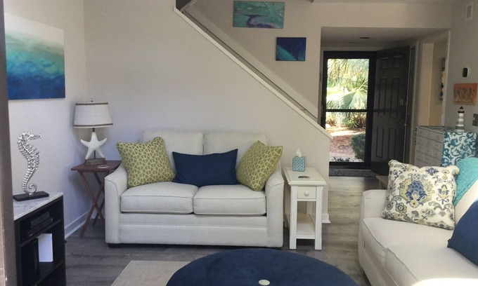 Hilton Head Island Villa | Unidad final, caminata a la playa, piscina en el lugar / tenis / pickleball, 2 B / 2. 5 Ba + Loft