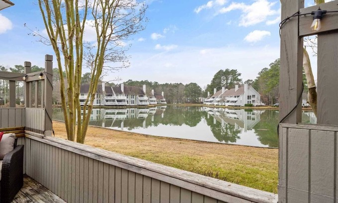 Bethany Beach Condominio | End-unit Lakefront 2BR, 2BA renovated