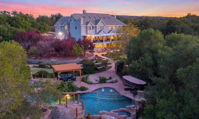 Murrieta Casa | Endless Amenities at The Estate at Oak Hollow