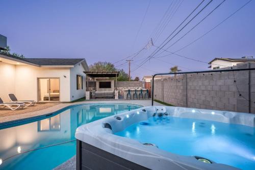 Scottsdale Estates Ten Casa | Endless entertainment and 1.5 miles from Old Town stay at Sunbaked Terrace