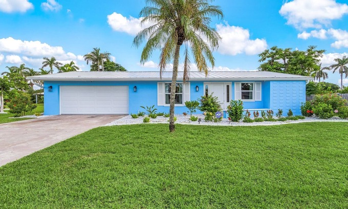 Iona Casa | Endless Fun & Coastal Comfort with Game Room, Bikes & Beach Vibes - Luanne Beach Retreat - Roelens