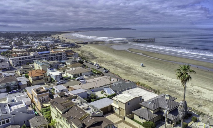 Downtown Condominio | Endless Summer Beach Escape With Ocean Views