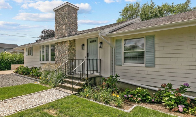 Easton's Point Casa | Endless Summer Cottage - Charming 3BR House near Beaches Middletown, RI