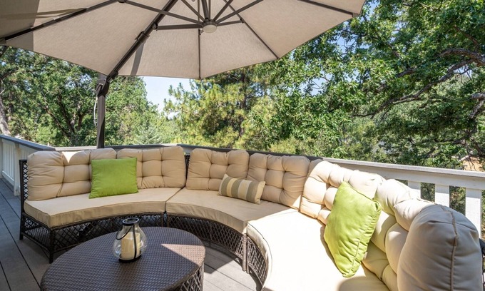 Groveland Casa | Endless Summer - Enjoy Endless Summer, With a Beautiful Sun Deck, Hammocks, and a Gas BBQ by Redawning
