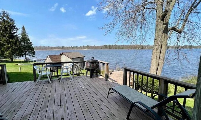 Oscoda Casa | Endless Summer(Oscoda, Mi) Sleeps 7, Waterfront, Indoor Pool, Hot Tub