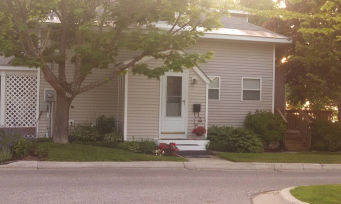 Petoskey Casa | Petoskey "Endless Sunsets on the Bay"