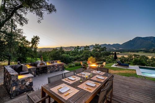Calistoga Casa | Endless Views, Outdoor Kitchen And Pool-Hot Tub!