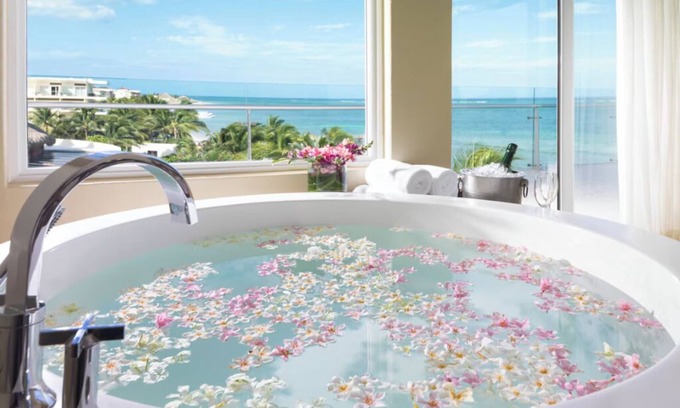 Cancún Apartamento | Endozi Elite Suite - Luxurious Oceanfront Stay with Premium Services