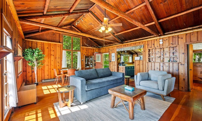 Jacksonport Cabina | "Enduring Memories" Lakefront Cottage in Jacksonport - Newly Furnished for 2024!