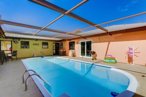 Englewood East Casa | Englewood Duplex with Shared Lanai 7 Mi to Beach!