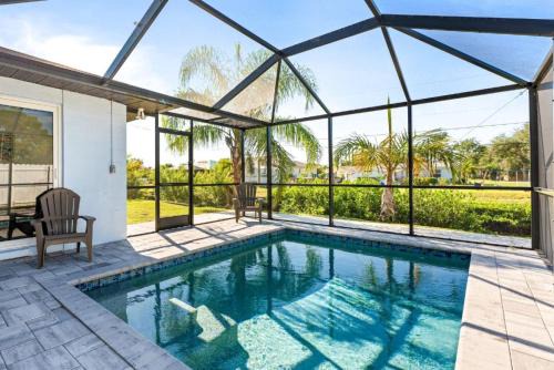 Englewood South Casa | Englewood Escape 3BR Canal Front with Pool
