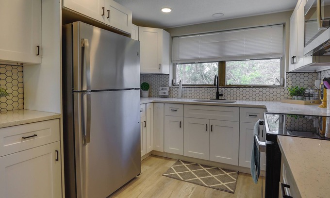 Grove City Cabaña | Englewood Vacation Home w/ Screened Porch!