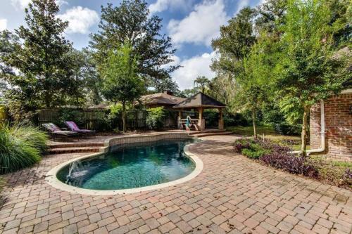 Orange Park Casa | English Cottage Pool Home Florida Style