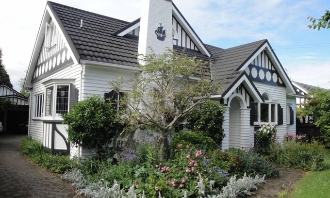 Hamilton East Casa | Inglés Tudor Manor Exec