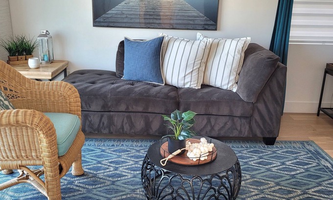 Silver Strand Casa | Enjoy a 3-bedroom 2 bath vacation home steps to Silver Strand Beach