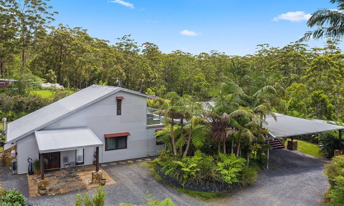 Lowanna Casa | Enjoy a 5-star experience in the Australian bushland, Ideal for groups retreats.