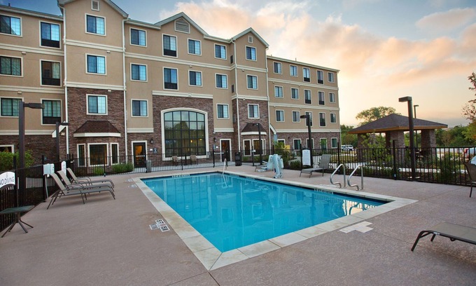 Sweetbriar Apartamento | Estudio accesible para personas con movilidad reducida cerca del centro de Austin | Piscina climatizada al aire libre