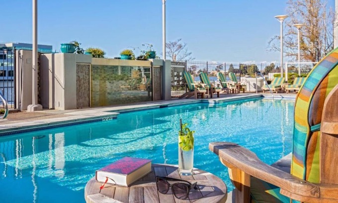 Redwood Shores Casa | Enjoy a Hassle-Free Stay! Lagoon View, Outdoor Swimming Pool, Pets are Welcome!