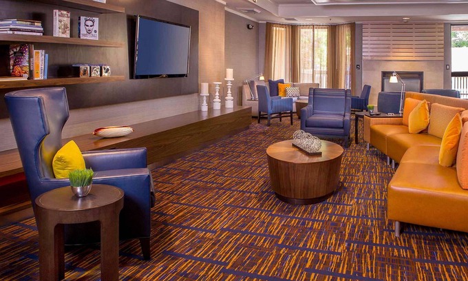 Durham Hotel | Enjoy a Hassle-Free and Suiting Stay! 3 Convenient Units, Free Parking, Pool