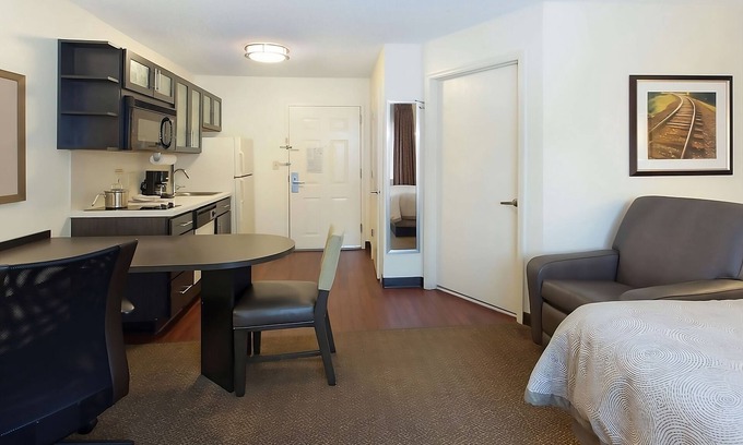 Horsham Casa | Enjoy a Hassle-free and Soothing Stay! Free Parking, Pet-friendly Property