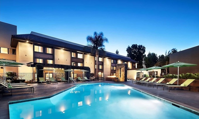 Milpitas Hotel | Enjoy a Hassle-Free Stay! w/ Outdoor Pool, Close to Crescent Village Garden!