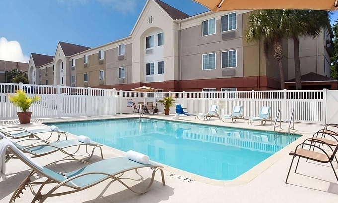Clearwater Casa | Enjoy a Hassle-Free Stay! 2 Comfortable Units, Outdoor Pool, Free Parking