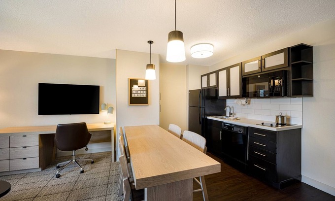 Exchange Place North Hotel | Enjoy a Hassle-Free Stay! 2 Posh Units, Near J. Owen Grundy Park, Pet-Friendly