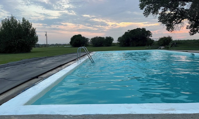 Lovell Otro | Enjoy a Little Slice of Farm Life! - sleeps 10+, pool, hot tub- Lovell WY