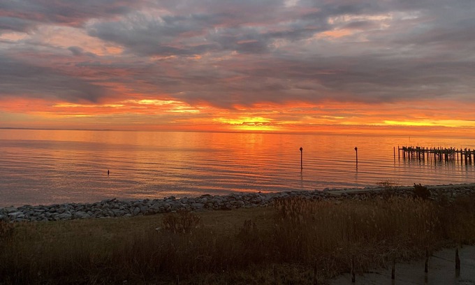 Croom Casa | Enjoy a modern bay-front townhouse