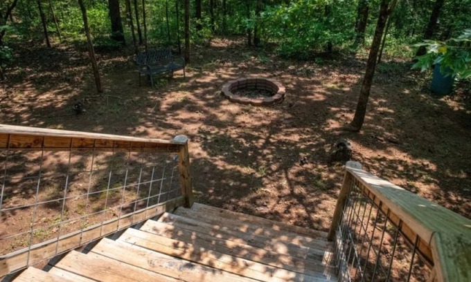 Lindale Cabina | Enjoy a Peaceful and Relaxing Stay Here at the Leanin Tree!
