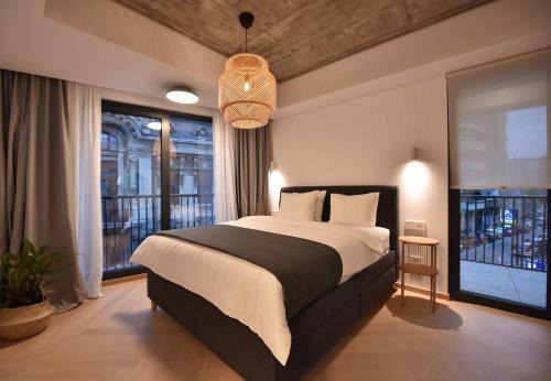 Jibert Apartamento | Enjoy a premium downtown apartment in a BRAND-NEW ART DECO BUILDING! Free parking!