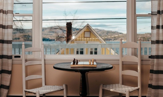 Franklin Casa | Enjoy a quick walk to the beach & lake views
