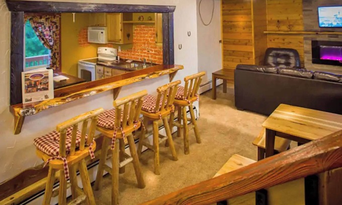 Rice Lake Chalet De Esquí | Enjoy a quiet stay on your own private deck by the lake in Room 21: Ponderosa-a Western Themed Chalet