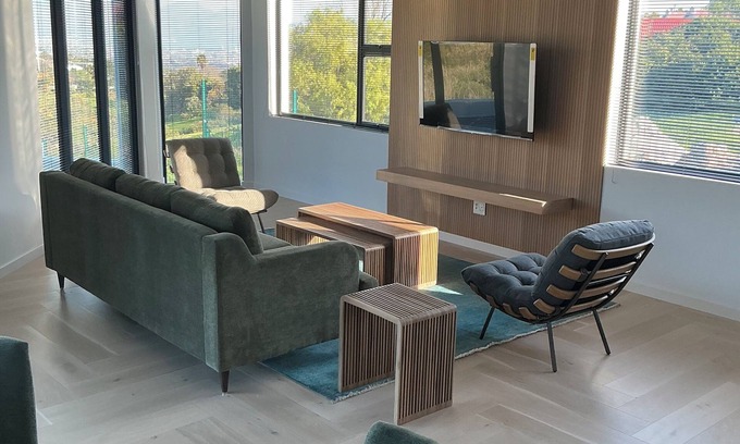Heldervue Apartamento | Enjoy a relaxing getaway in our new luxury apartment, central to most amenities