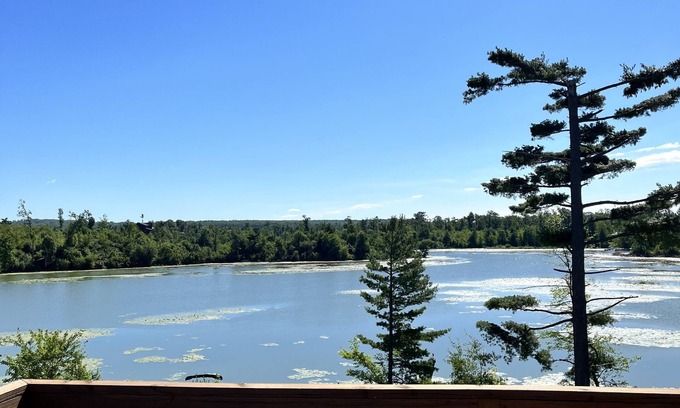 Cameron Casa | Enjoy a relaxing getaway on Prairie Lake in Cameron, WI