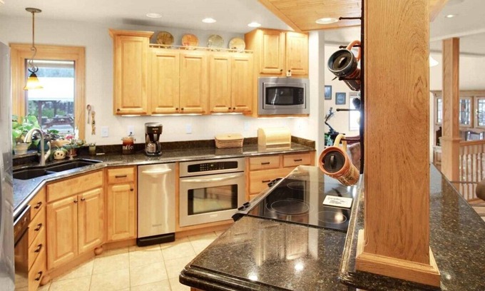 Seeley Lake Casa | Enjoy a relaxing vacation nestled near the mountains in Seeley Lake.