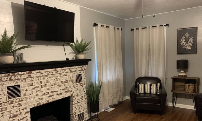 Owensville Casa | Enjoy a small town stay at The Brick Cottage in Owensville!