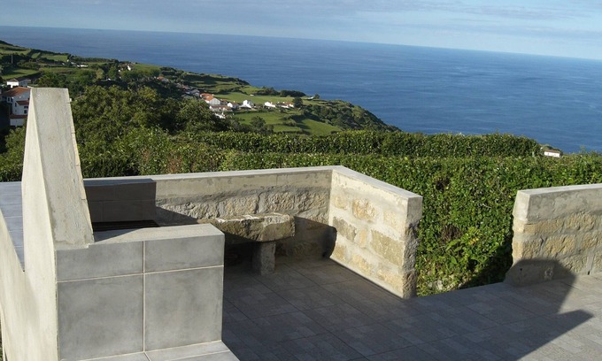 Nordeste Casa | Una hermosa vista y un jacuzzi privado esperan
