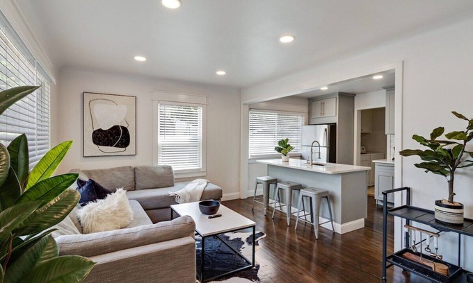 Ferndale Casa | Enjoy a stay this cozy home in the heart of Ferndale