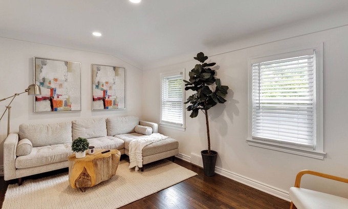 Huntington Woods Apartamento | Enjoy a stylish experience at this unique, modern flat