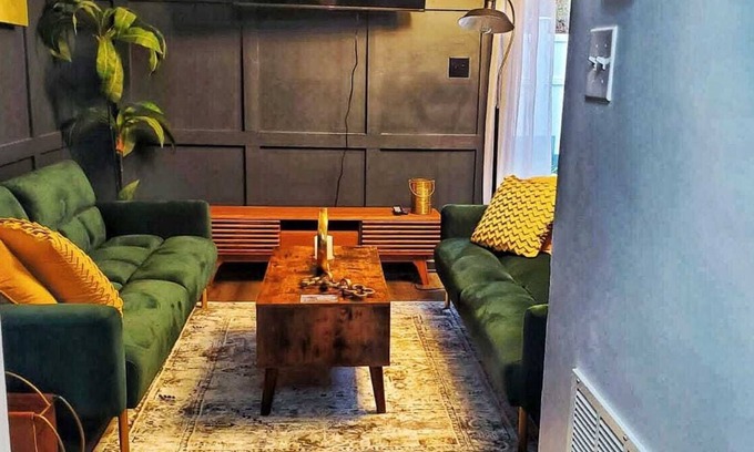 Greensboro Condominio | Enjoy a stylish New York experience in the South.