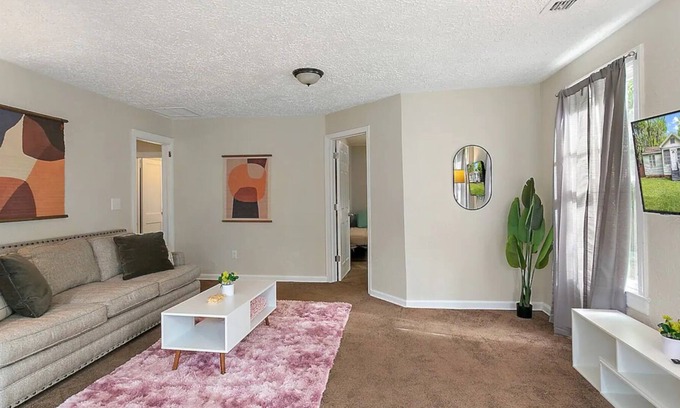 Lakeshore South Casa | Enjoy a wonderful & warm experience at this centrally-located place