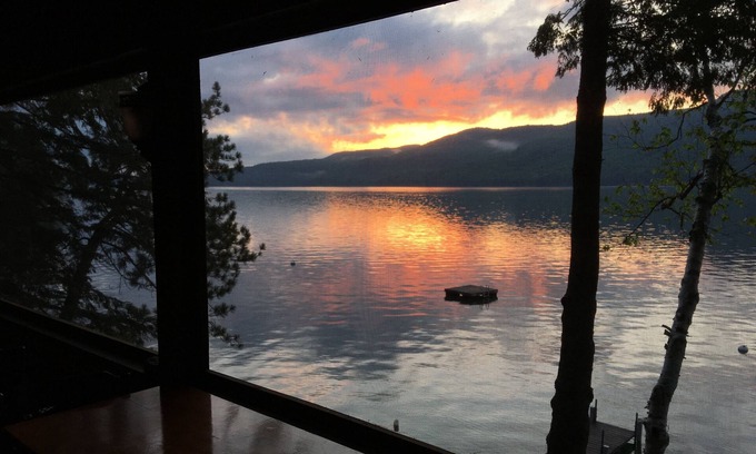 Silver Bay Cabaña | Disfruta de una vista increíble mientras te sientas sobre el agua
