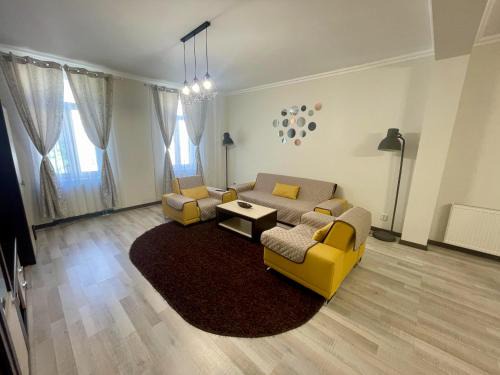 Cluj-Napoca Apartamento | Enjoy Apartments - Spacious Retreat in our Villa