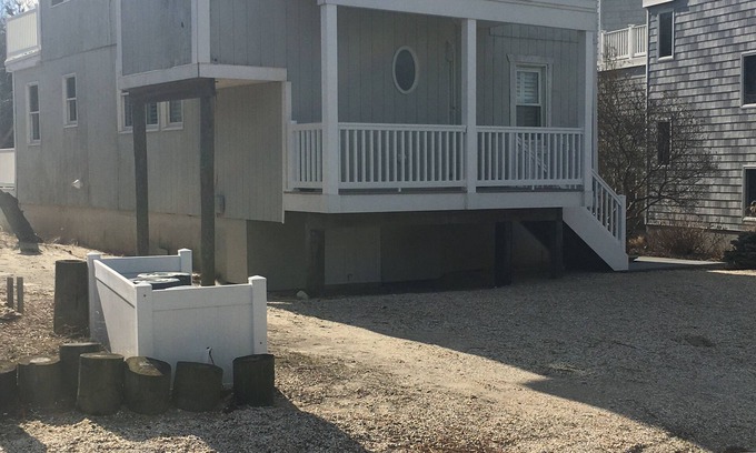 Harvey Cedars Casa | Simplemente estacione su automóvil y disfrute de una estancia muy relajante.