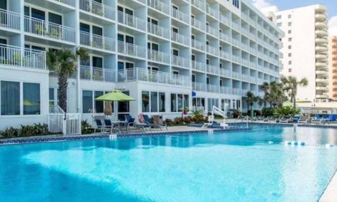 Daytona Beach Shores Condominio | Enjoy Daytona Beach in this 1BD resort condo with resort amenities